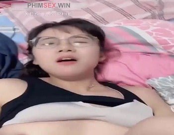 Chàng thanh niên số hưởng lợi và cô gái gợi cảm được mọi người thèm khát