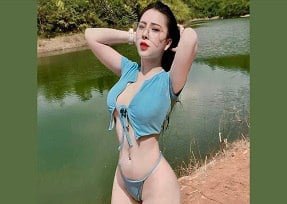 В первый раз, когда красивая девушка участвовала в горячем фильме, она была очень растеряна и застенчива
