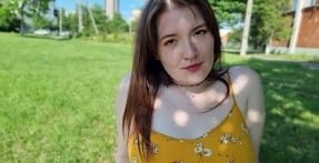 В полночь брат -в -вдруг проник в комнату, чтобы удовлетворить желание